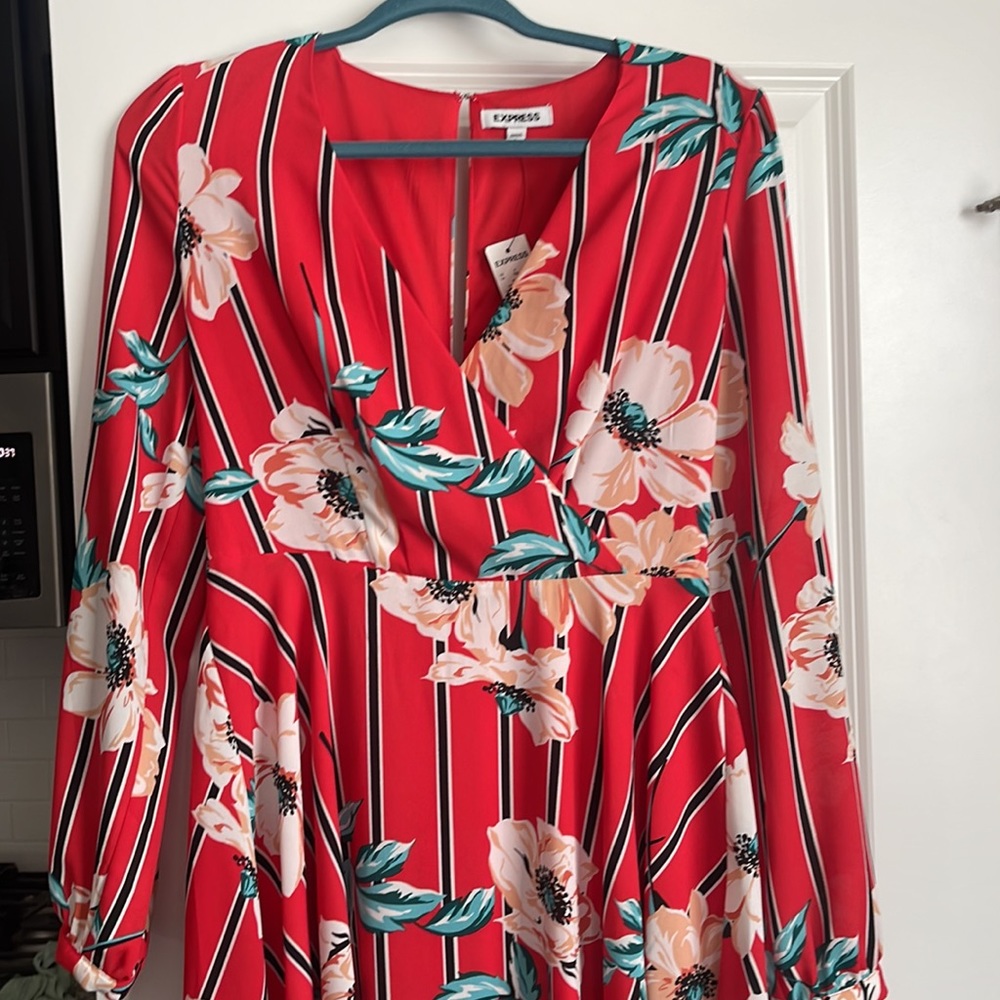 Perfect transitional dress. Beautiful long sleeve flowy dress. S-Small - Picture 3 of 7